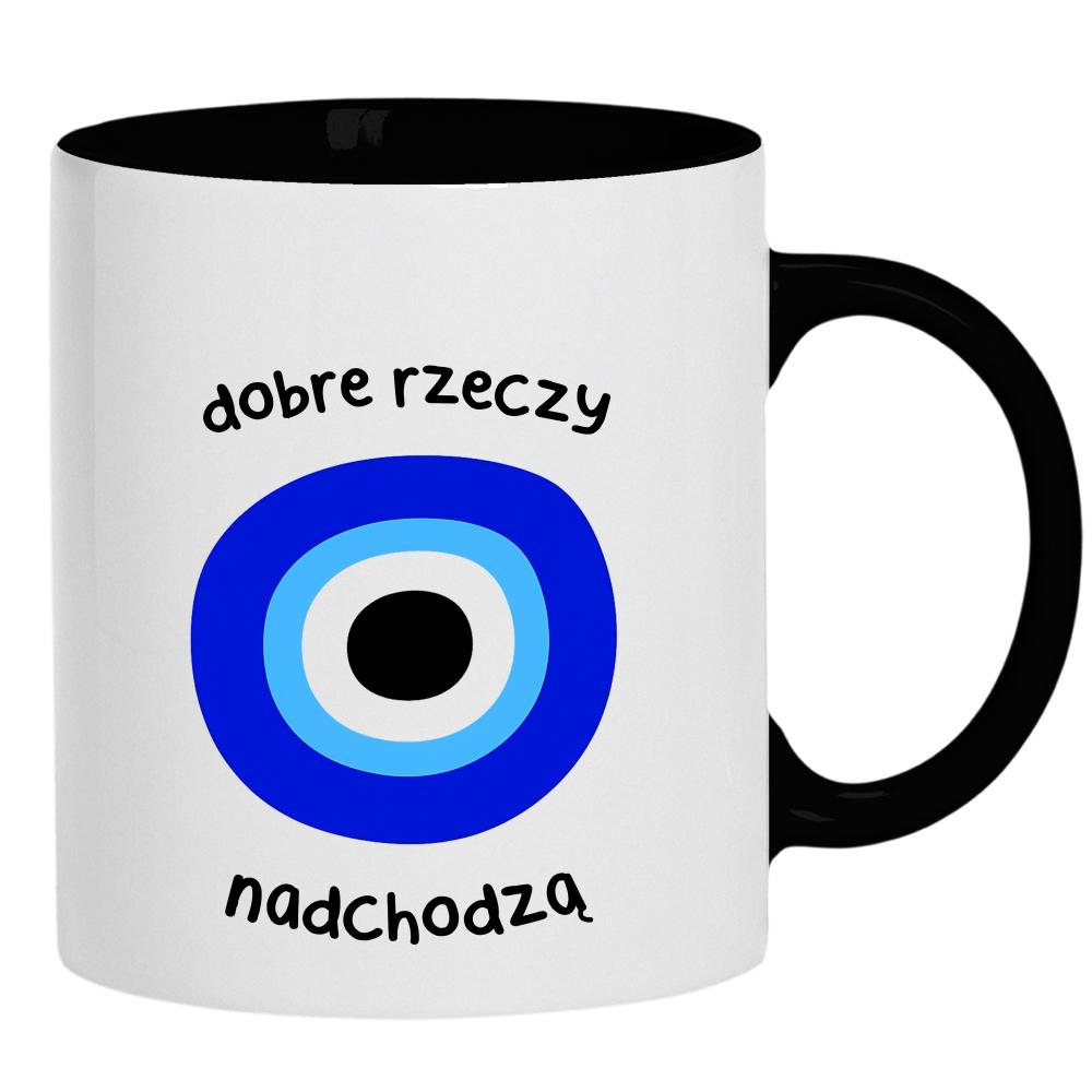 Dobre rzeczy nadchodzą kubek ucho kolor kolor czarnyy