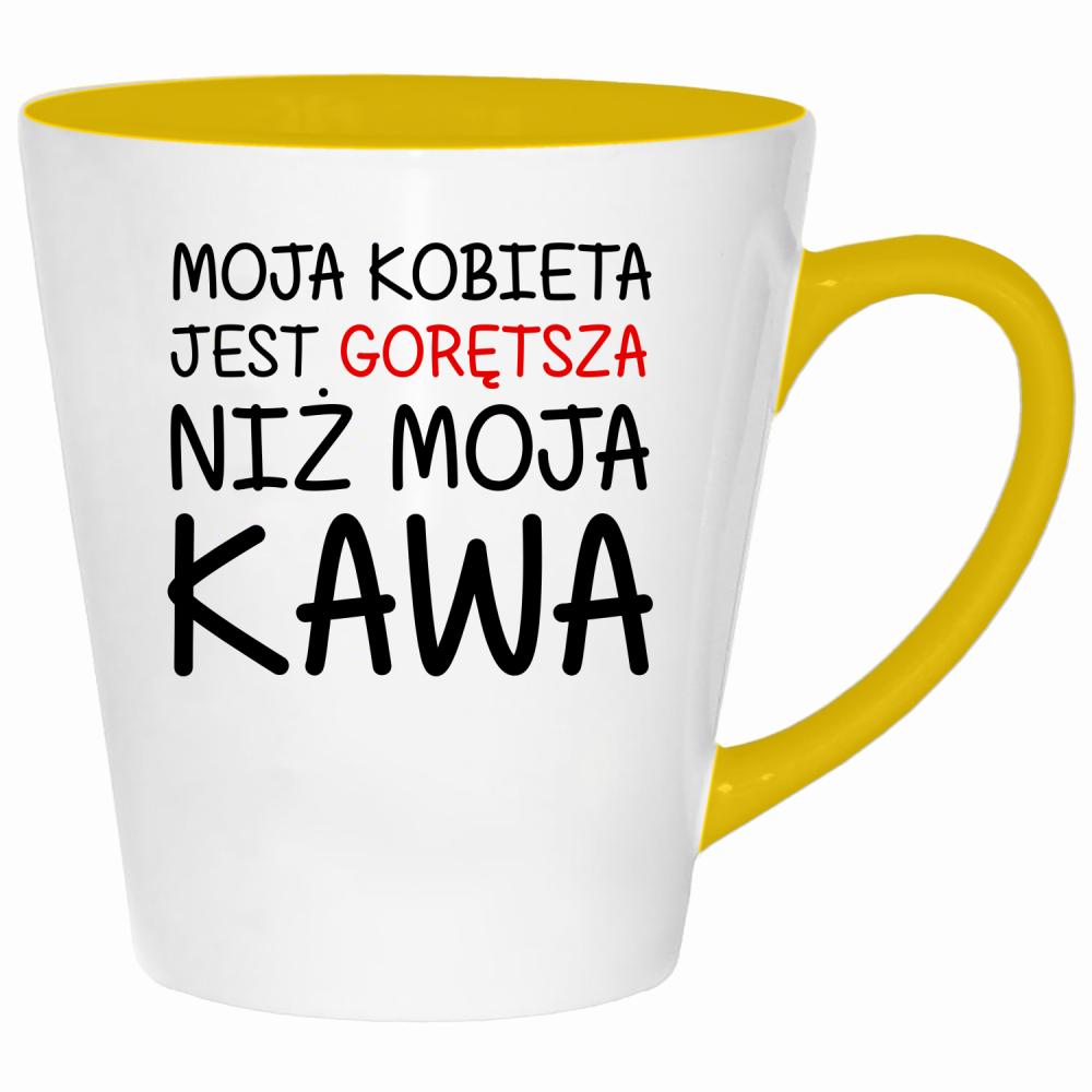 Kobieta jest gorętsza niż moja kawa kubek latte kolor żółtyy