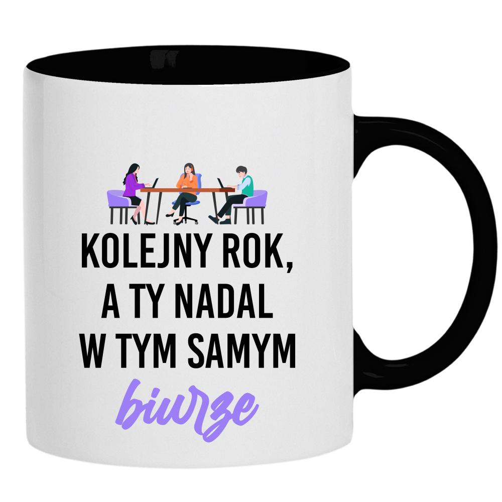 Kolejny rok, a Ty nadal w tym samym biurze kubek ucho kolor kolor czarnyy