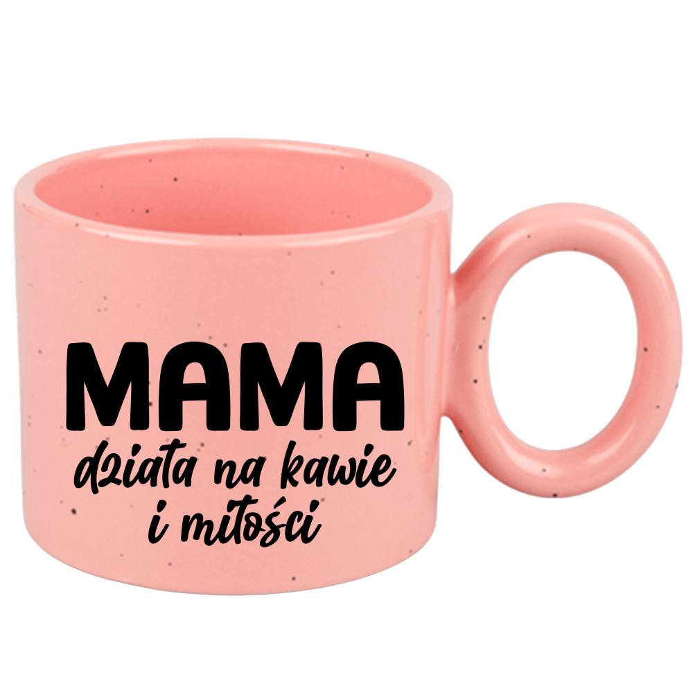 Kubek Mama działa na kawie i miłości kubek ravenna różowy kolor niebieski matowy
