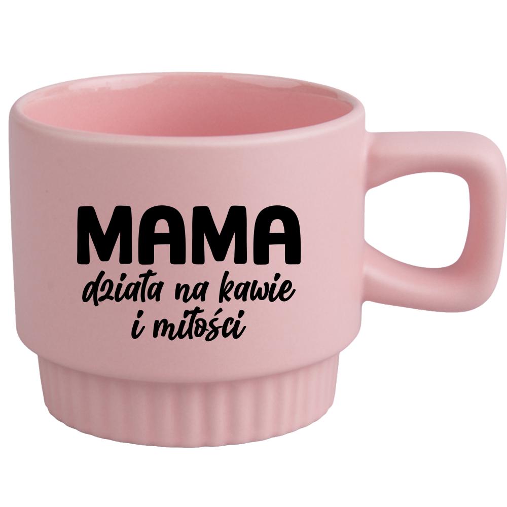 Kubek Mama działa na kawie i miłości kubek ryflowany różowy kolor różowawo-szary