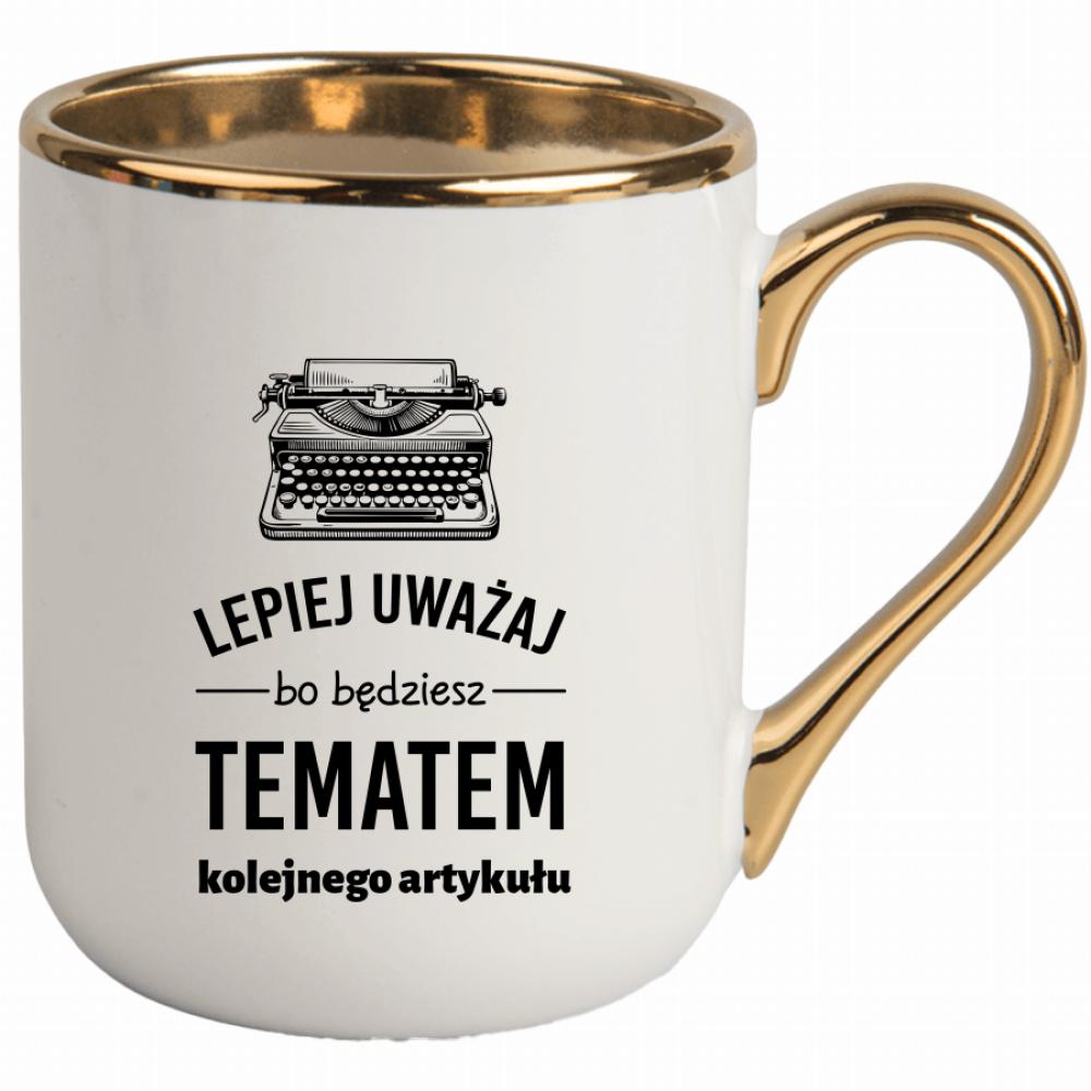 LEPIEJ UWAŻAJ BO BĘDZIESZ TEMATEM kubek elegant biały kolor czarnyy