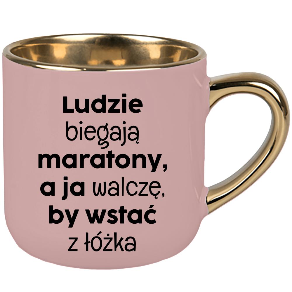 Ludzie biegają maratony, a ja walczę kubek elegant duży kolor różowawo-szary