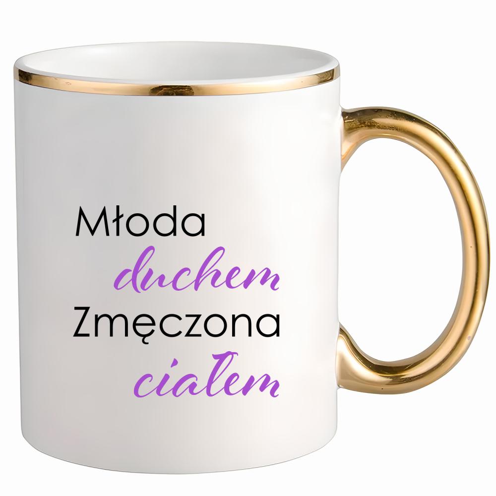 Młoda duchem, zmęczona ciałem kubek ze złotym uchem i rantem kolor różowy