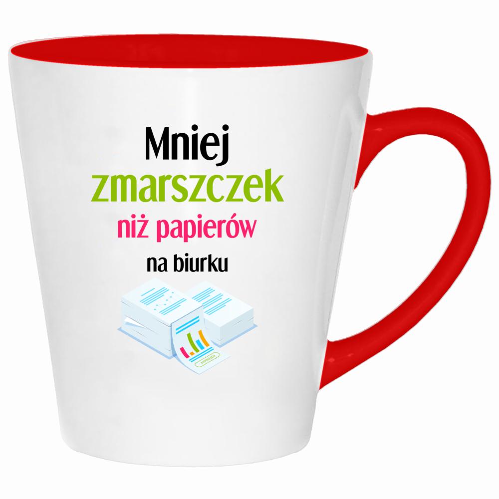 Mniej zmarszczek niż papierów na biurku kubek latte kolor czerwony latte