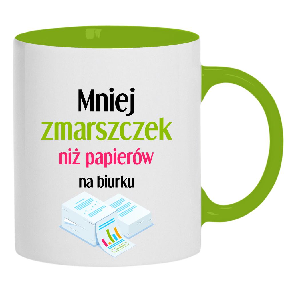 Mniej zmarszczek niż papierów na biurku kubek ucho kolor kolor zielony