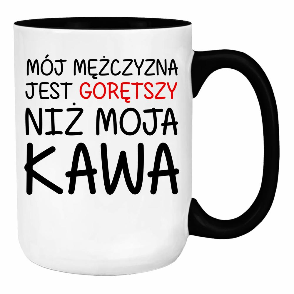 Mój mężczyzna jest gorętszy niż moja kawa duży kubek ucho kolor kolor czarnyy