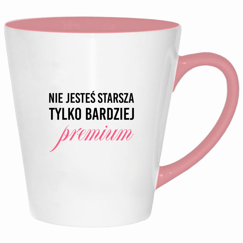 Nie jesteś starsza, tylko bardziej premium kubek latte kolor pink
