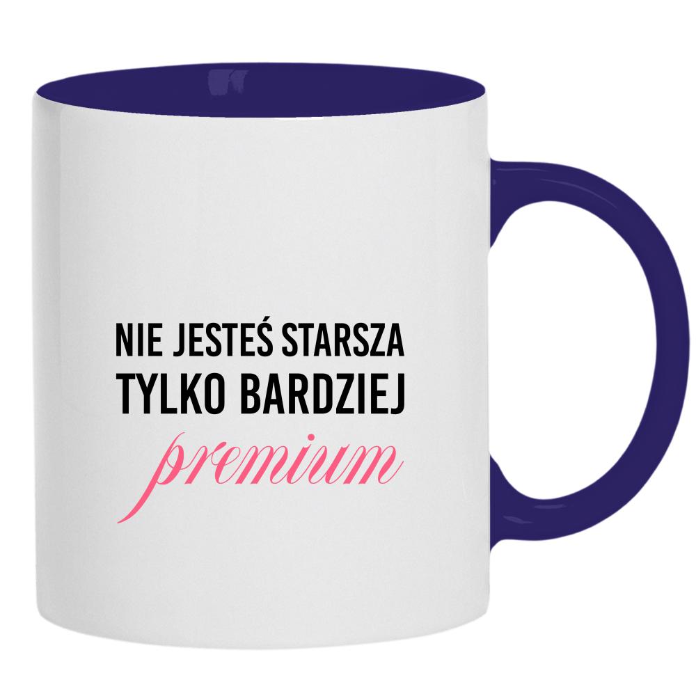 Nie jesteś starsza, tylko bardziej premium kubek ucho kolor kolor navy