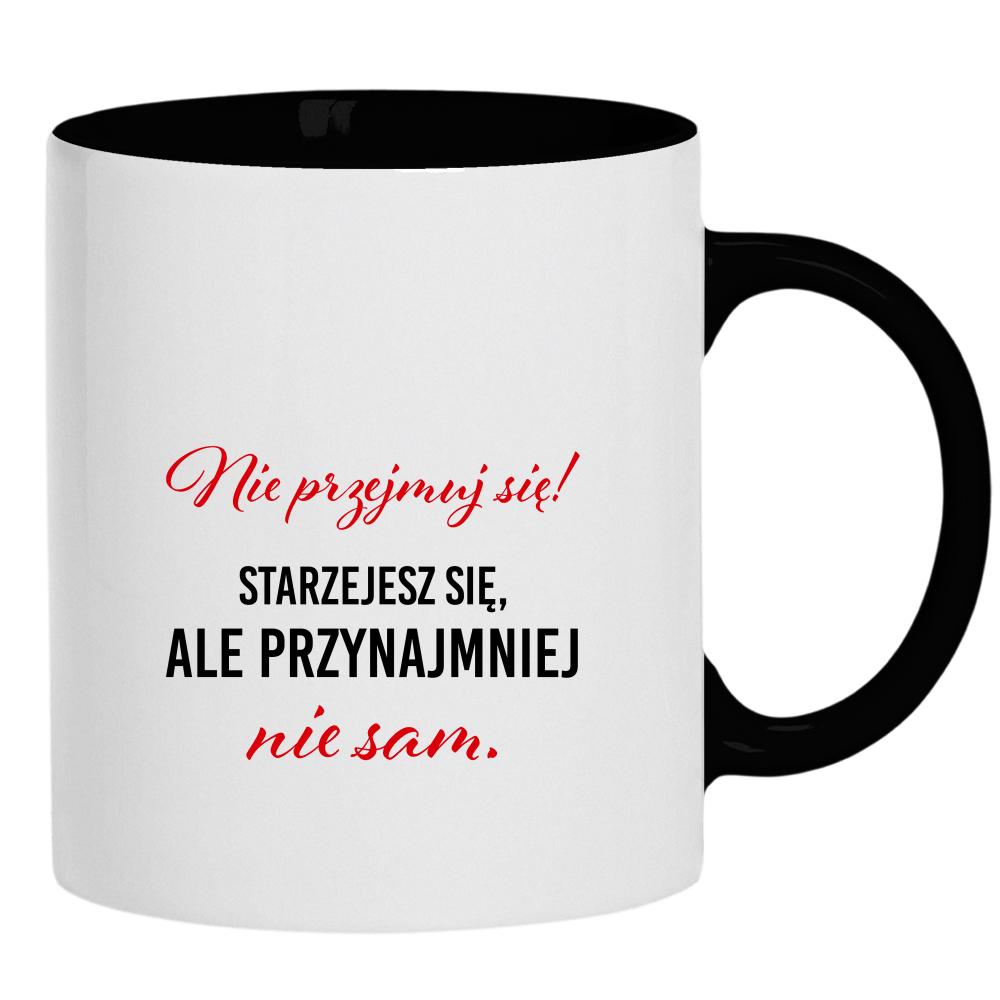 Nie przejmuj się! Starzejesz się kubek ucho kolor kolor czarnyy