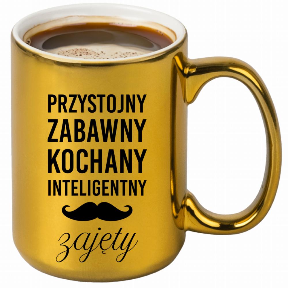Przystojny zabawny kochany inteligentny zajęty kubek złoty kolor złoty
