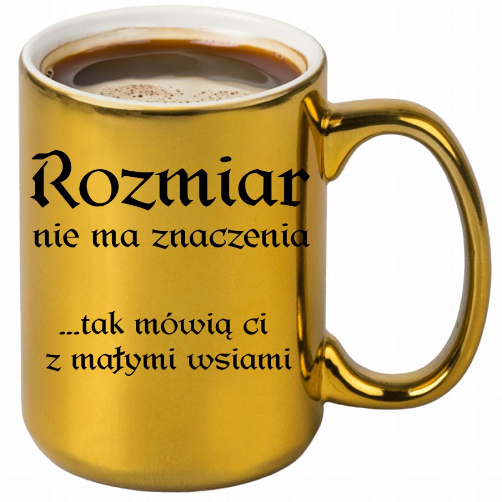 Rozmiar nie ma znaczenia mówią Ci małymi wsiami kubek złoty kolor czarny