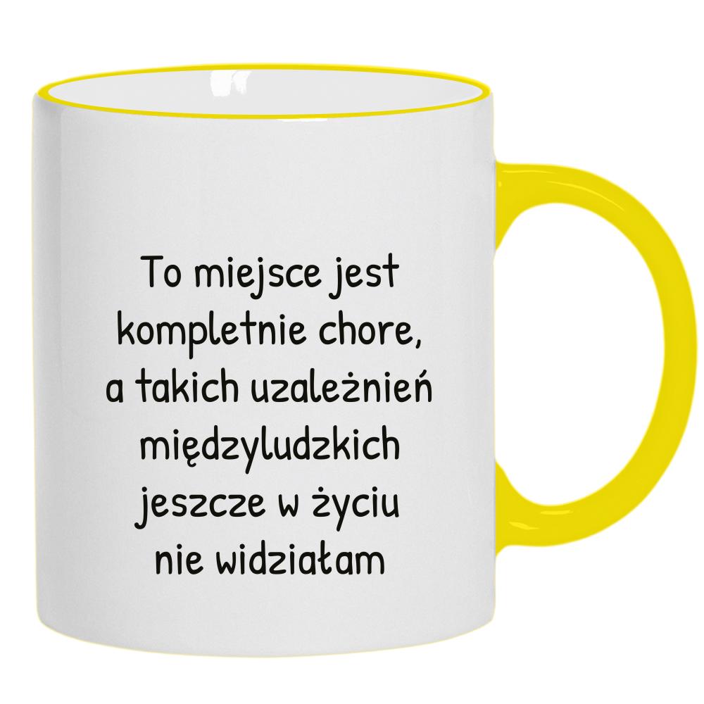 To miejsce jest kompletnie chore kubek żółty uchwyt i rant kolor żółty