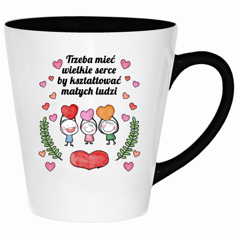 Trzeba mieć wielkie serce by kształtować kubek latte kolor czarny