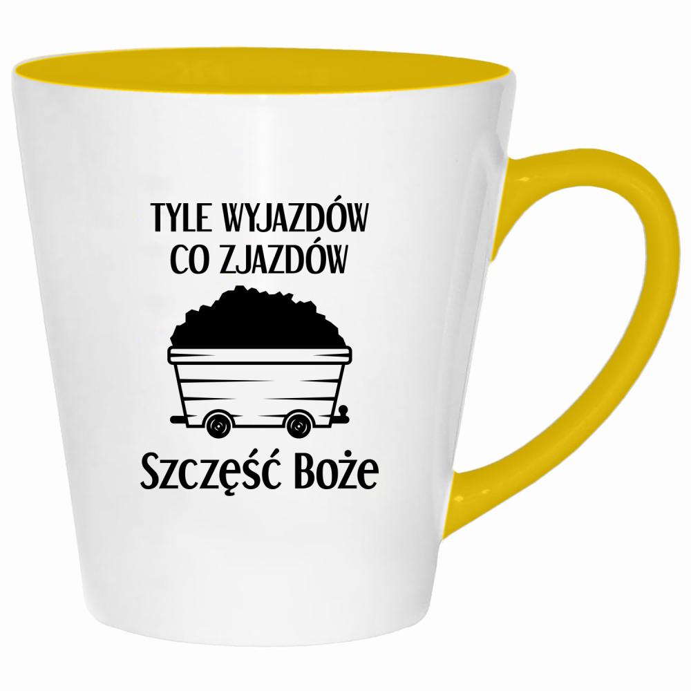 Tyle wyjazdów co zjazdów. Szczęść Boże! kubek latte kolor żółtyy