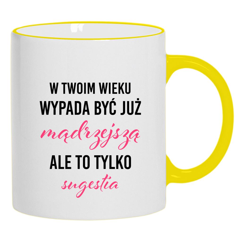 W Twoim wieku wypada być już mądrzejszą kubek żółty uchwyt i rant kolor czerwony latte