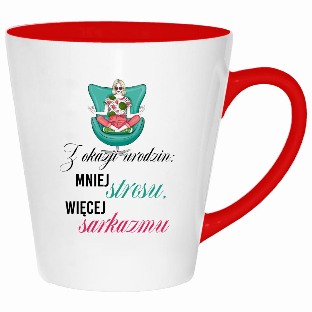 Z okazji urodzin: mniej stresu, więcej sarkazmu kubek latte kolor czerwony latte