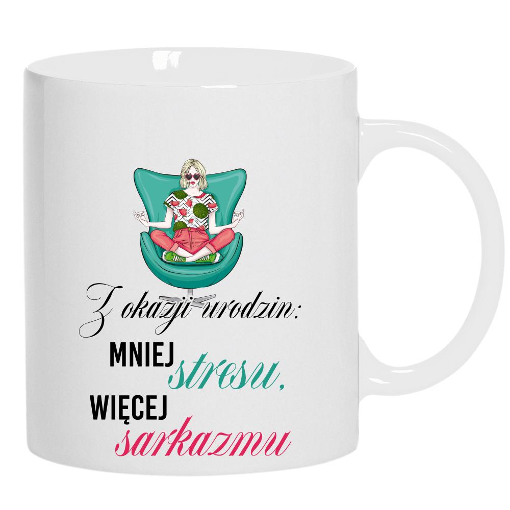 Z okazji urodzin: mniej stresu, więcej sarkazmu kubek ucho kolor kolor biały