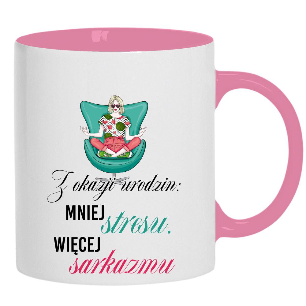 Z okazji urodzin: mniej stresu, więcej sarkazmu kubek ucho kolor kolor różowy