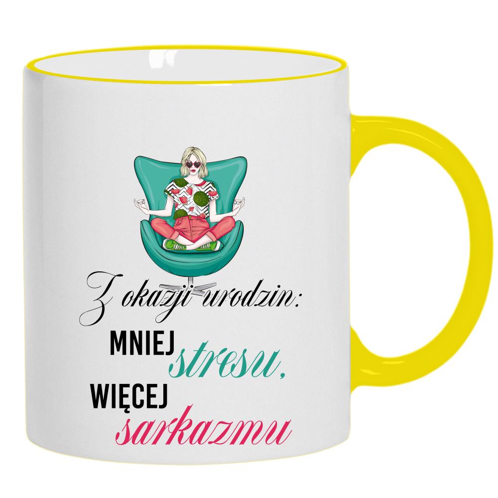 Z okazji urodzin: mniej stresu, więcej sarkazmu kubek żółty uchwyt i rant kolor zielony