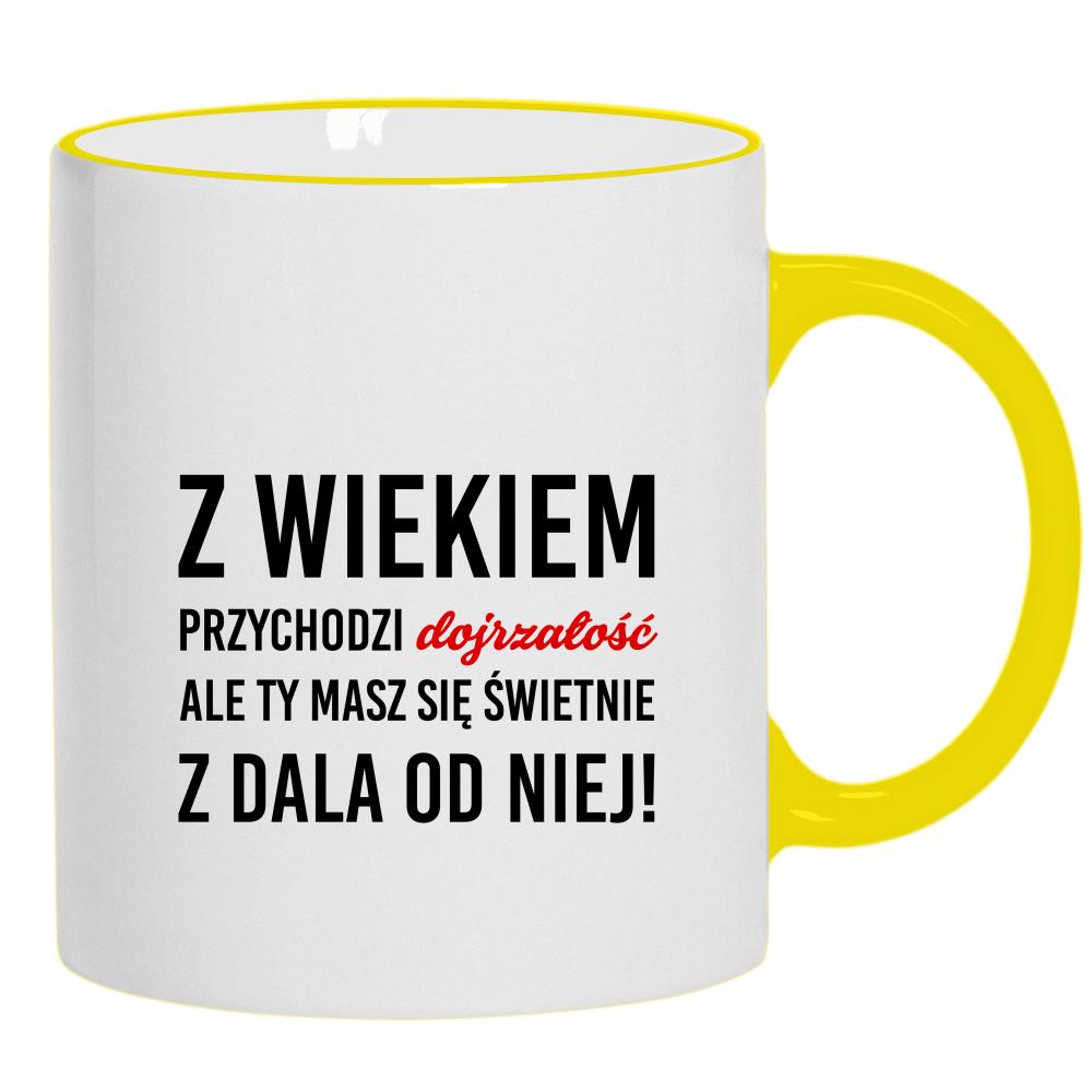 Z wiekiem przychodzi dojrzałość ale Ty kubek żółty uchwyt i rant kolor różowy
