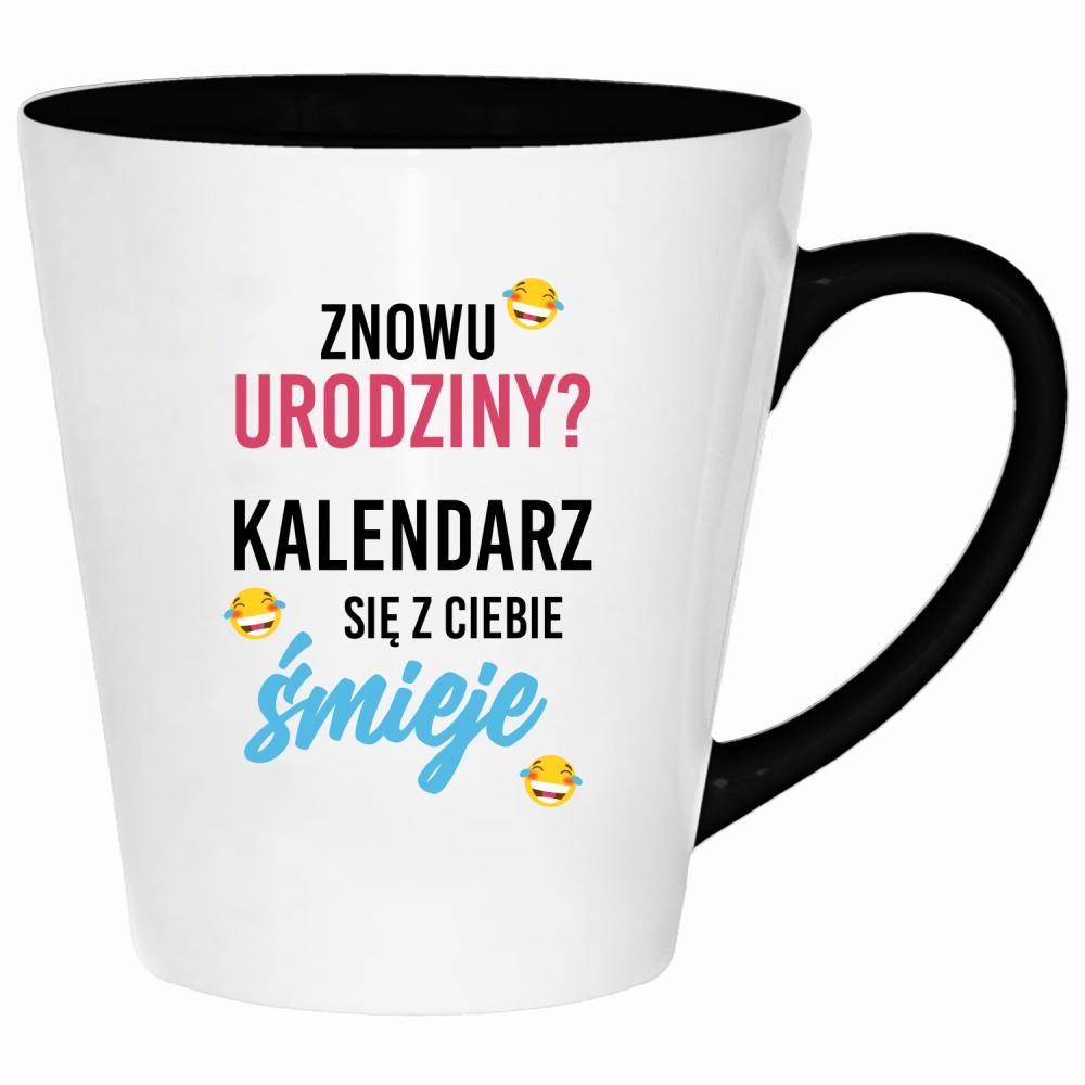 Znowu urodziny? Kalendarz się z Ciebie śmieje kubek latte kolor czarnyy