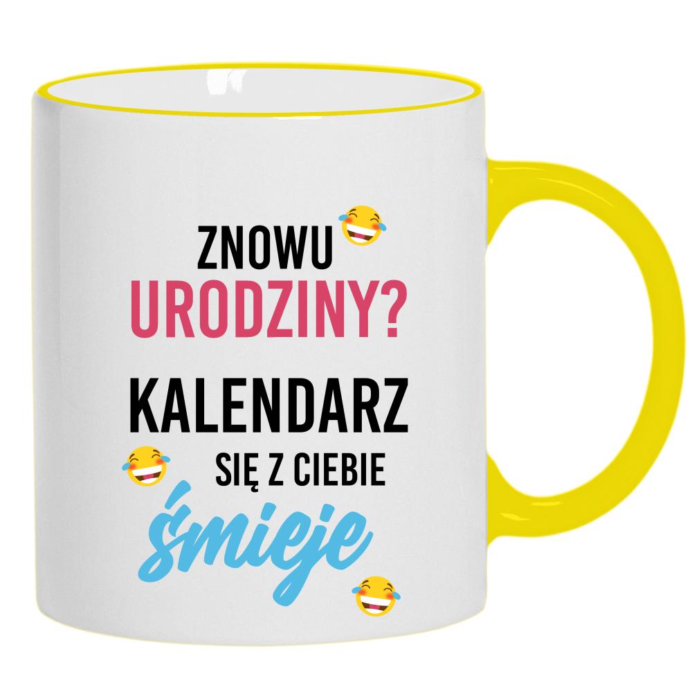 Znowu urodziny? Kalendarz się z Ciebie śmieje kubek żółty uchwyt i rant kolor biały